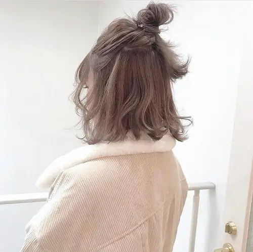 扎半头丸子头短发这样扎减龄又可爱