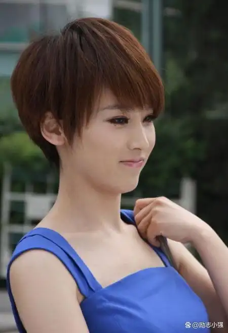 谢楠长发扎高马尾秀女人味网友怪不得吴京想追她一次