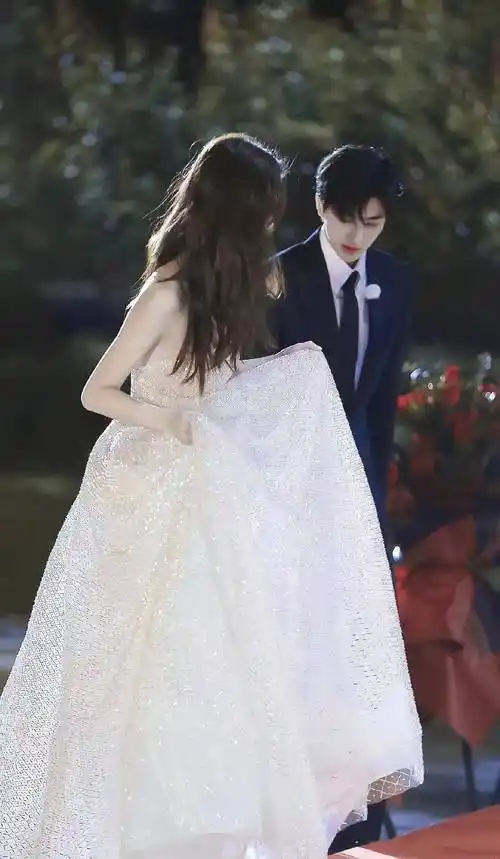 和宋雨琦"吵架",和蔡徐坤炒cp,果然是baby更离不开《奔跑吧》_黄旭熙