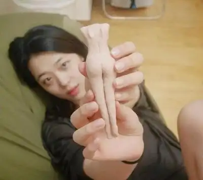 崔雪莉sns放飞自我停不下来 这次又是裸体娃娃