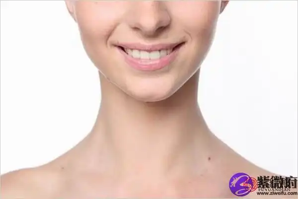 女人右脖子有痣好不好如果女人脖子右侧长痣,那么这个女人一般是个