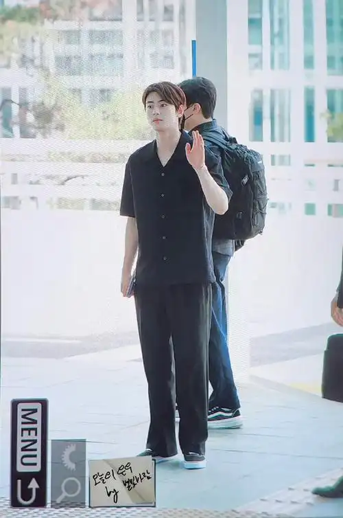 车银优素颜生图##车银优机场素颜新闻图