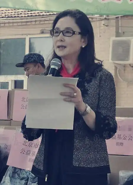 《西游记》"嫦娥"近照曝光,20多年坚持低调做慈善