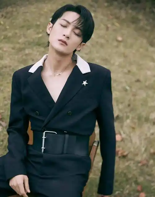 男明星最爱"束腰西装":任嘉伦两次都出圈,许凯檀健次让人惊艳