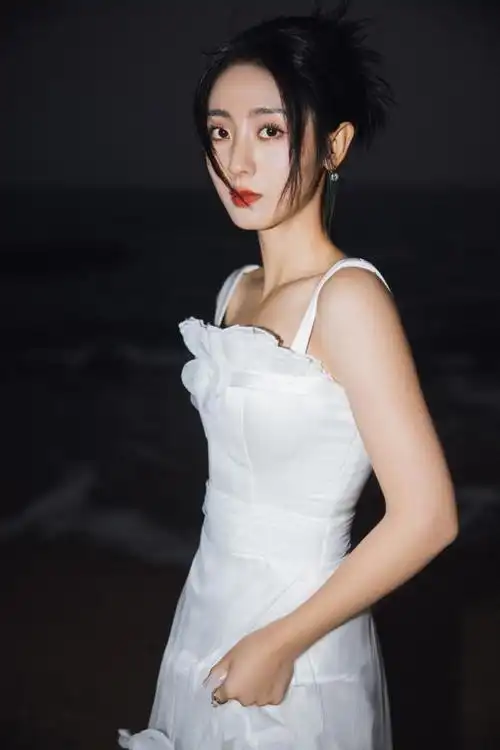 邢菲的真实身高,邢菲个人资料身高体重(邢菲出席金鸡奖闭幕式)