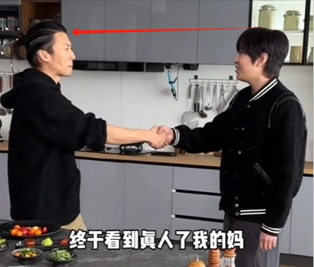 太丢面谢霆锋屈尊为网红白冰做饭惨遭点评不好吃合影曝真相