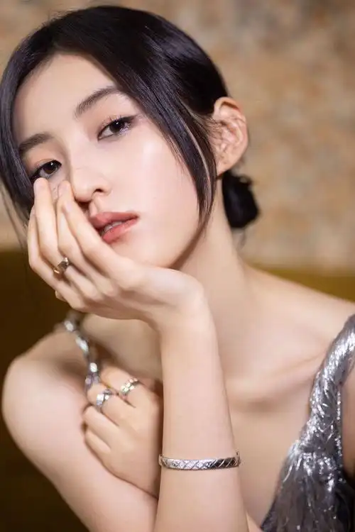 内娱最美00后张子枫美背大赏,她身上绝对有仙气哦|周迅|电影|演技派