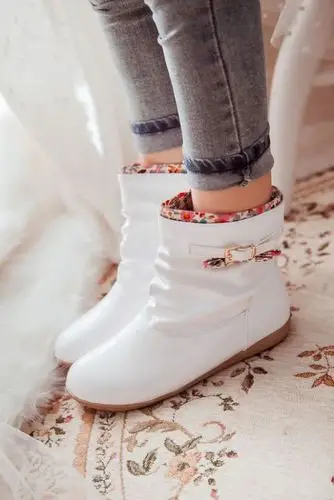 白色女孩靴子 平跟春单靴子花边短靴 小学中学学生鞋淑女 代理b50