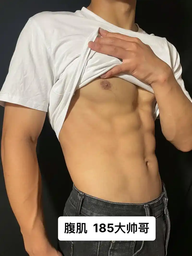 8块腹肌#体育生185#宝宝辅食 你不赞我不赞视频我发给谁 - 抖音