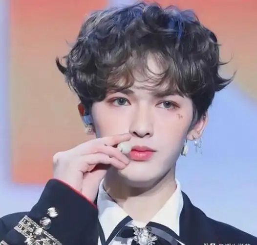 离开滤镜"原形毕露"的明星,颜值被粉丝吹上天,实际上一般般