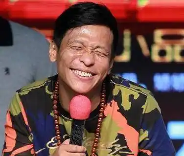 宋小宝16岁当洗碗工,工资320元还被暴揍,今出场费300万娶妻子_二人转