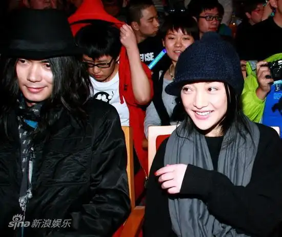 图文范晓萱北京开唱木马主唱和周迅