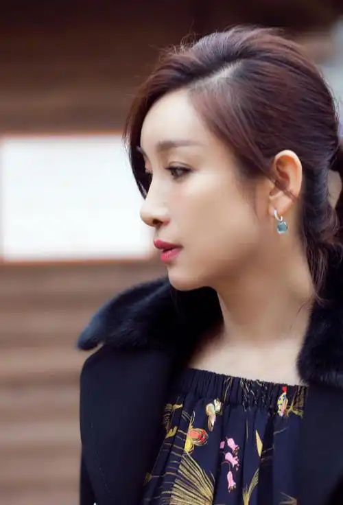 秦海璐,出生于1978年8月11日,是一位才华横溢的中国内地影视女演员