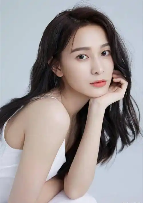 原创因太子妃走红演过安家合作过章子怡她还需要在恋综找对象