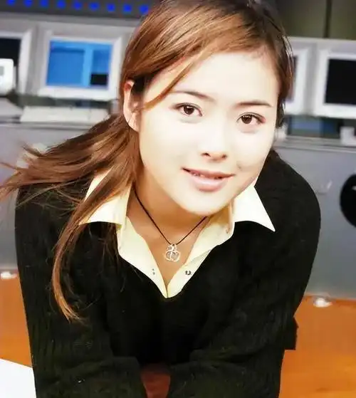 主持人陈辰:嫁小2岁歌手余笛,41岁高龄生子,结婚11年幸福美满