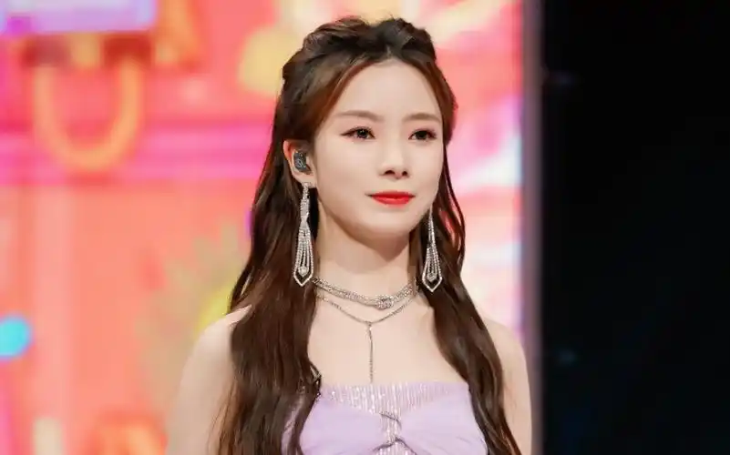 【硬糖少女303】【陈卓璇】主持得还可以,《吃糖》首秀舞台精彩!(2.