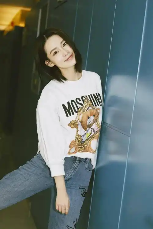 李沁真的是小清新女神,把简简单单的牛仔裤穿出了高级感_气质_设计