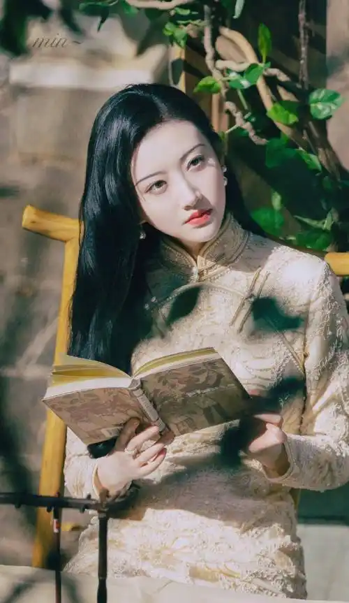 原创司藤中景甜28套旗袍造型霸气女王万种时尚实力演绎人间富贵花