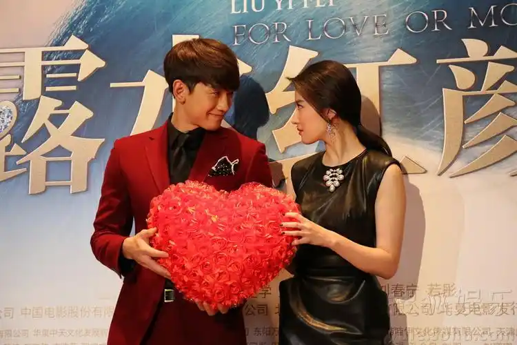 刘亦菲rain大方秀亲密 牵手拥抱一个不落