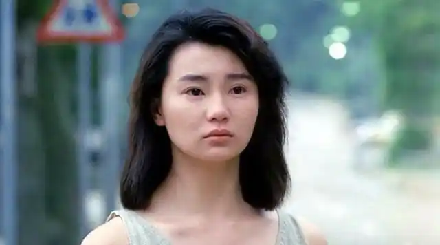 看了张曼玉年轻时接受采访的照片,真心觉得好美!超有辨识度