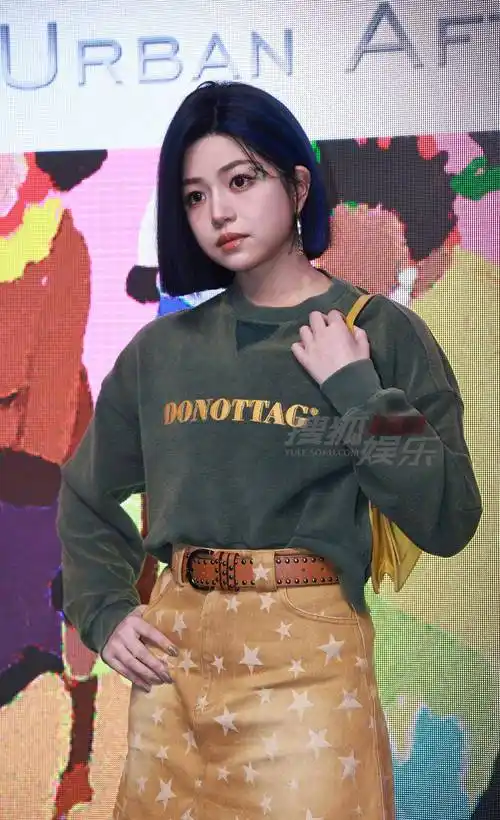 众多名人亮相2023春夏上海时装周,谁看起来最好看?_明星_造型_绿色