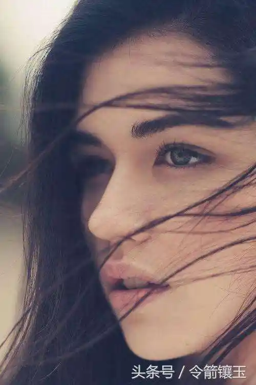 风吹头发的唯美句子被风吹乱的头发的感慨