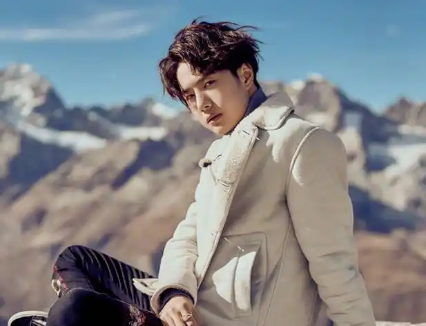 95后新晋小生王一博的感情生活现状:众人关注的女朋友身份揭秘