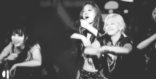 美女气质性感跳舞gif动图_动态图_表情包下载_soogif