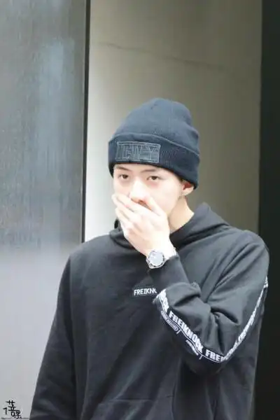 exo 吴世勋 素颜也是呆萌帅.