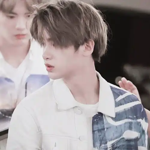 黄明昊头像 拿图点赞 禁二改