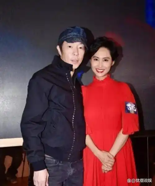 朱茵为丈夫黄贯中庆祝60岁生日12岁女儿黄莺长相好似妈妈