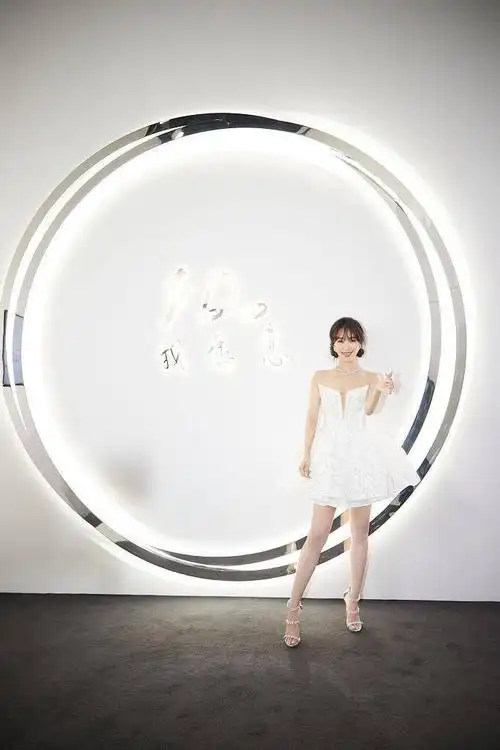 2021年4月28日,上海,李菲儿出席i do线下发布会并拍摄写真.