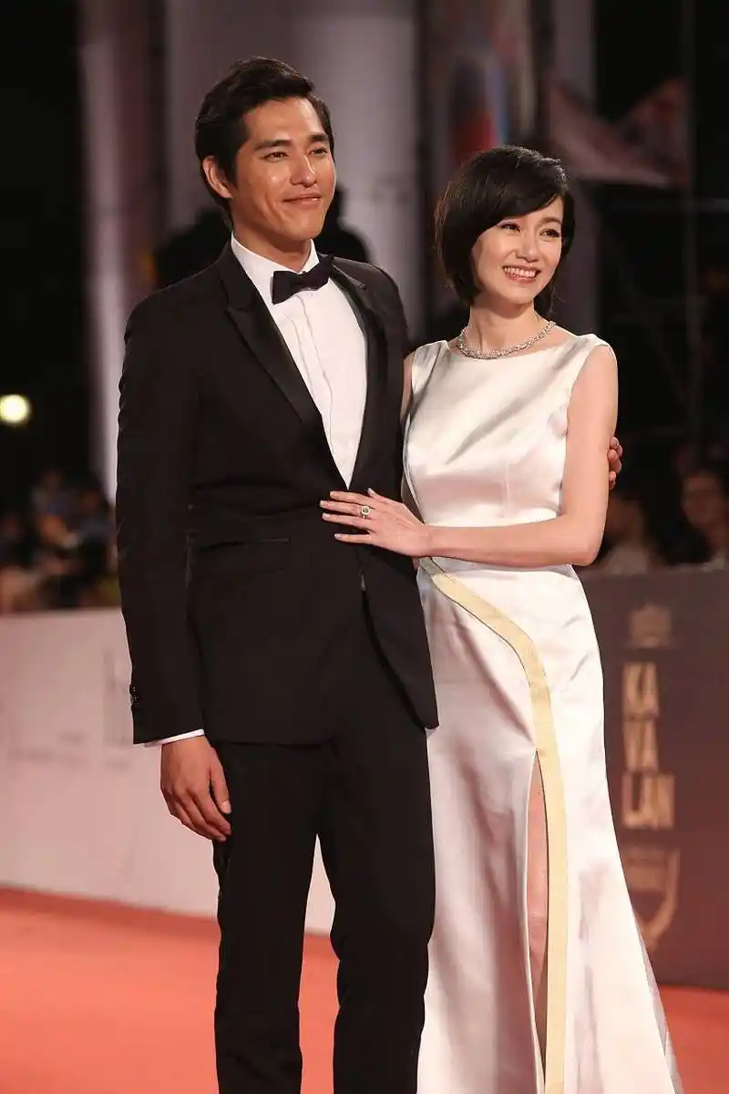 蓝正龙周幼婷被曝离婚# 大s的前男友蓝正友离婚了,蓝正龙可是大s倒追