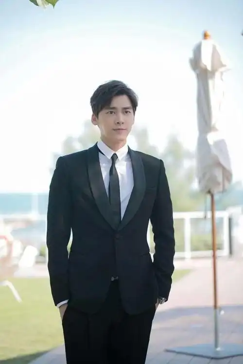 最适合穿西装的5位男明星靳东成熟胡歌绅士最后一位最帅