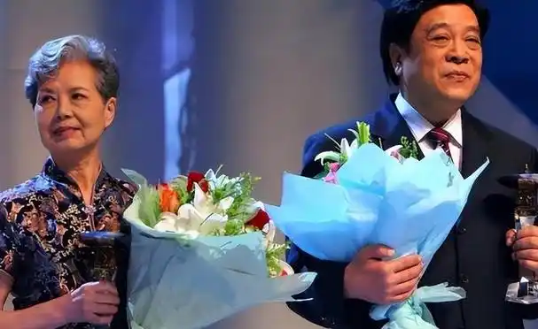 当年是赵忠祥,吕大渝等人的到来,协助沈力一同将电视台撑了起来.