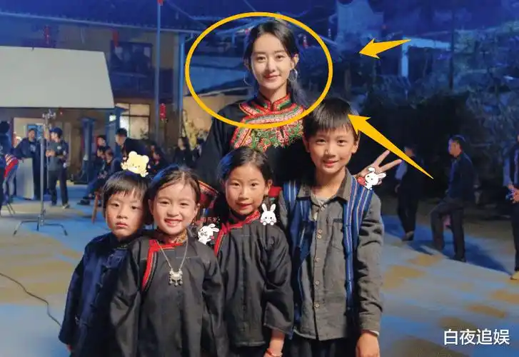 原创赵丽颖发文告别新角色33岁状态成焦点我只留意到照片上的贴纸