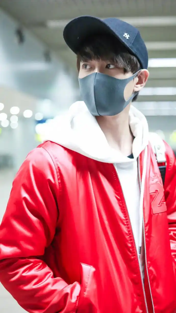 口罩挡不住任嘉伦的大眼睛不灵不灵一发入魂