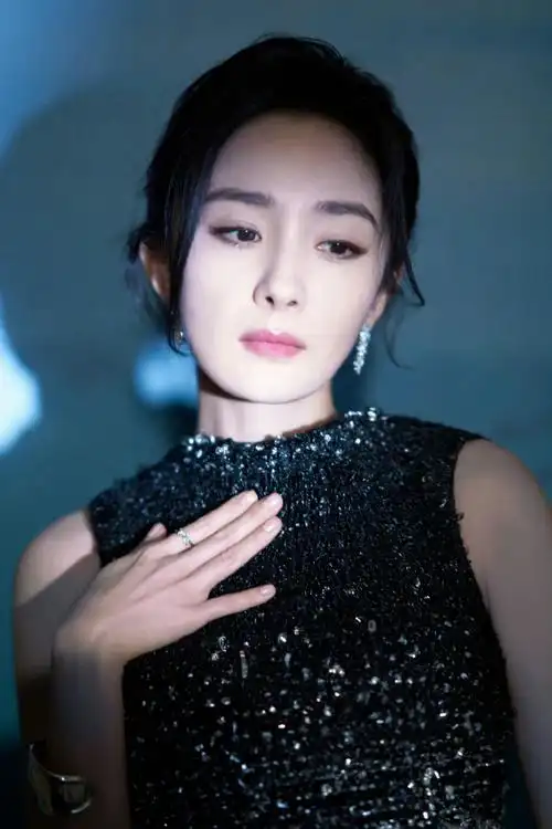 杨幂暗夜星河长裙