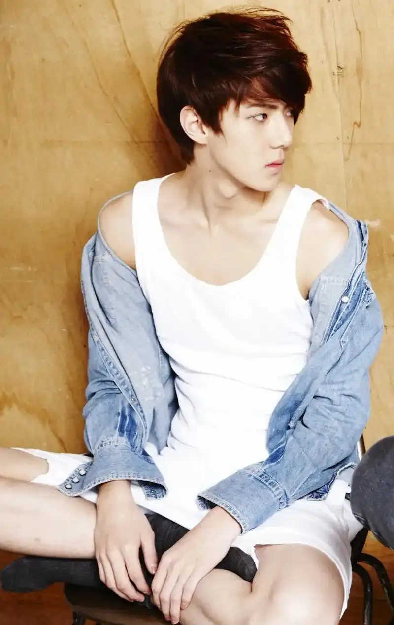 吴世勋 我们小勋今年已经27了,出道整整九年,当初可是公司 - 抖音