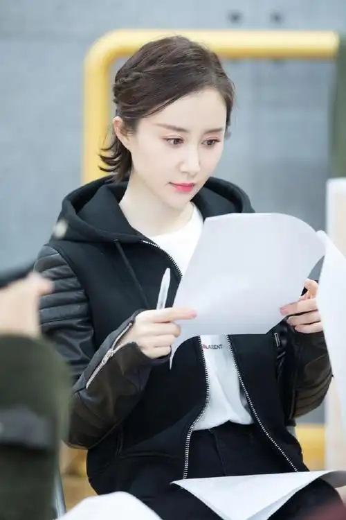 30岁舒畅终于红了只因剪摩卡波波头短发网友看完后也想剪