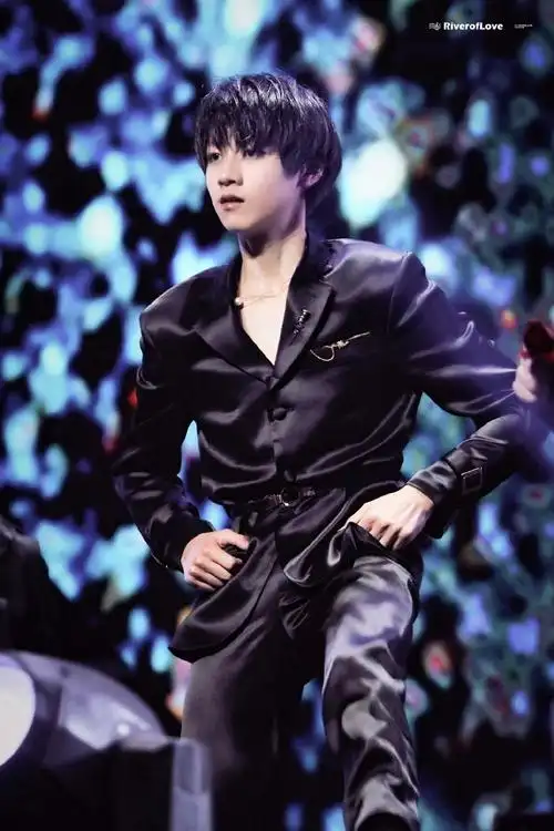 朱志鑫[超话]#9620200111  love shot-exo  @tf家族-朱志鑫  .