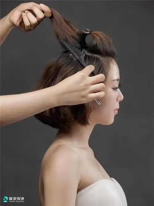 短发处理技巧——动感随意盘发