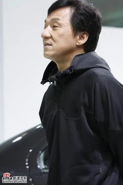 成龙力挺三菱展台再现大哥风范