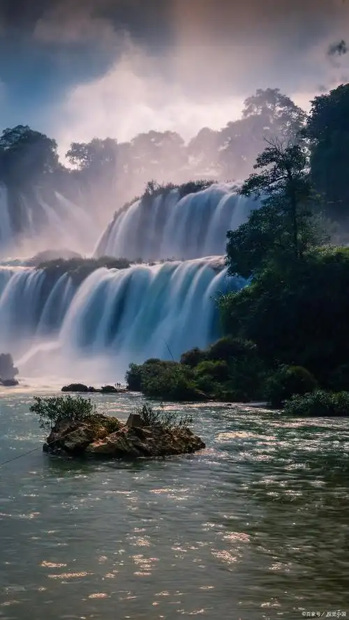 欣赏山水,是一种独特的审美体验,它能够让我们感受到大自然的壮丽与