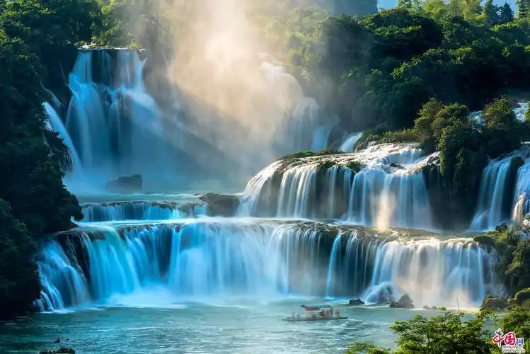 广西德天村最美跨国瀑布德天瀑布