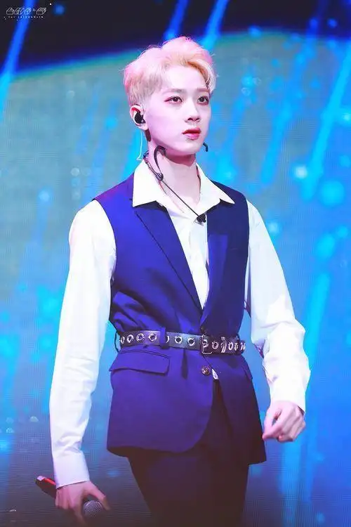 wannaone赖冠霖自爆中学被排挤感激对方让自己学了很多