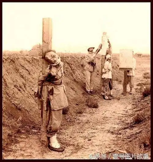 晚清刑场老照片.有洋人出现,据此分析囚犯应该是义和团.