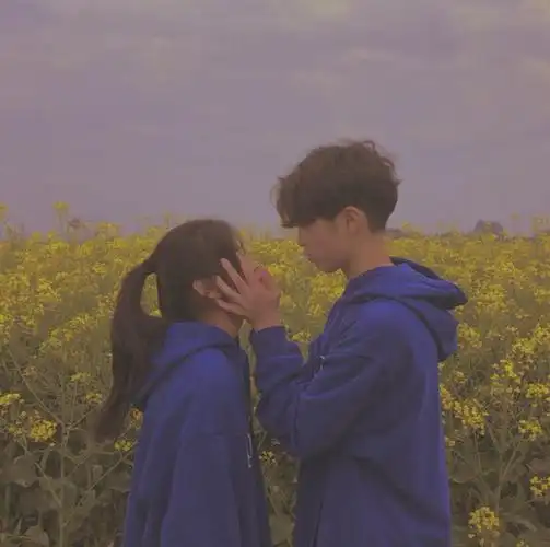 森系情侣头像就让我们爱得顺其自然共同承担所有苦乐酸甜