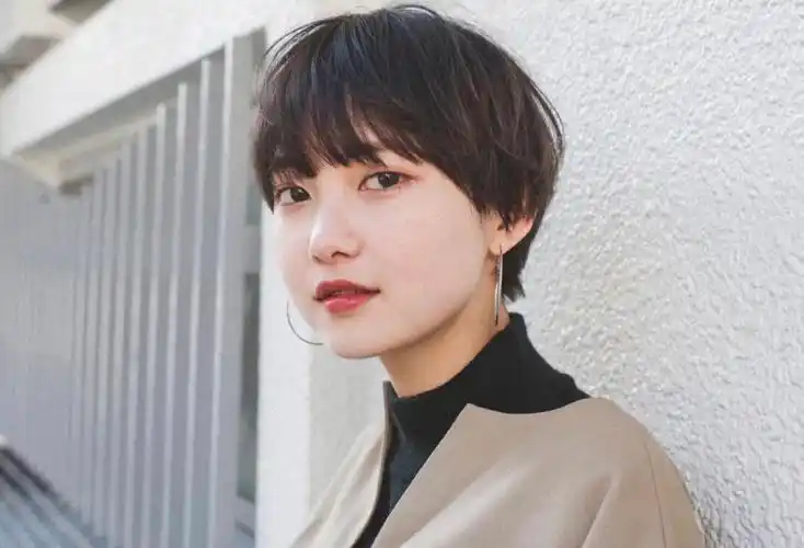 俏皮干练帅气女生短发