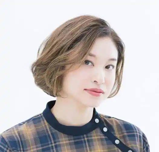 原创女人一旦过了30岁发型尽量以典雅为主做个气质短发美人